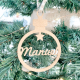 Bola de tablex  con forma de bola de navidad clásica, cortada al láser con el nombre de Manuel. Atrezo de árbol de navidad con cinta de yute 