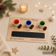 fotomontaje de la imagen principal de la bandeja con el diseño para los reyes magos, con tacitas de colores, galletas y unas velitas