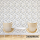 Imagen de muestra con sillas de caña con mesita blanca para vinilo decorativo con adhesivo reposicionable con diseño de limones con hojas en color neutro. 