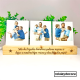 Base de madera de haya maciza con frase grabada que incluye tres imágenes impresas en PVC con formato polaroid, a todo color. 