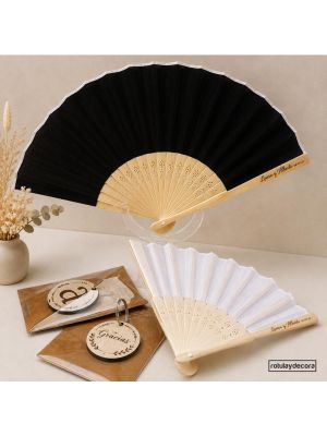 Abanicos personalizados para bodas en madera y tela blanca y negra con nombres y fecha grabados a láser