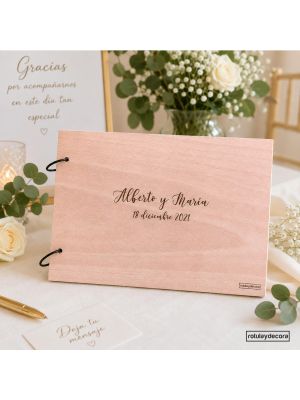 Libro de firmas de boda personalizado en madera con nombres y fecha grabados a láser, diseño sencillo